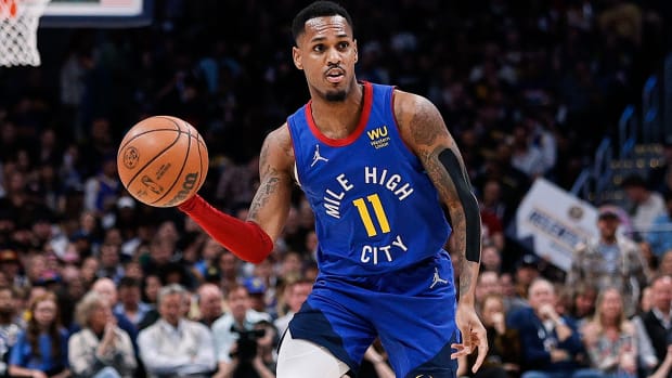 Denver Nuggets guard Monte Morris (11) looks to pass the ball as Golden State Warriors guard Klay Thompson.